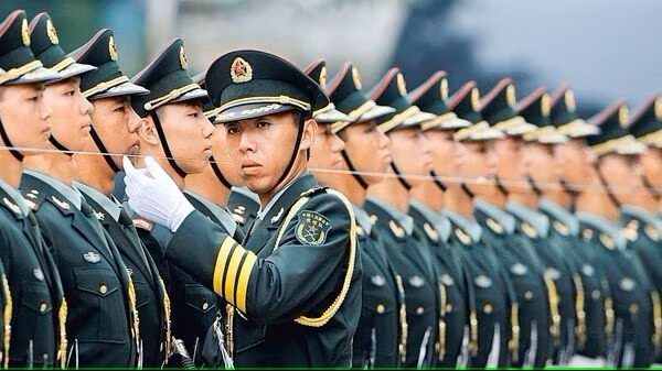 चीनी सेना के अधिकारी भ्रष्टाचार में डूबे