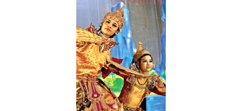 म्यांमार (बर्मा) में रामकथा पर आधारित नृत्य नाटिका में राम और सीता