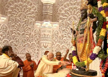 राम मंदिर प्राण प्रतिष्ठा अनुष्ठान संपन्न करते प्रधानमंत्री नरेन्द्र मोदी  (फाइल चित्र)