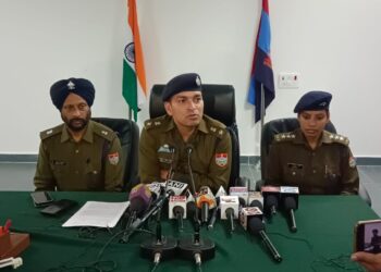 हल्द्वानी हिंसा पर पत्रकारों को जानकारी देते वरिष्ठ पुलिस अधीक्षक प्रहलाद नारायण मीणा।