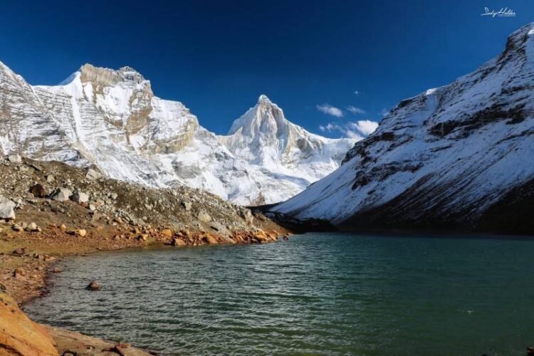 जलवायु और भू-गर्भ विशेषज्ञों का कहना है कि हिमालय की 188 झीलों ,ग्लेशियरों पर नजर रखने की जरूरत है