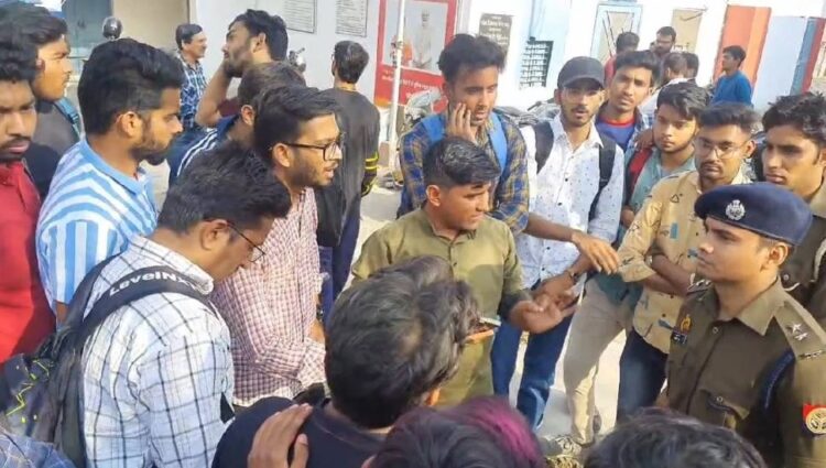 एएमयू में होली खेल रहे हिन्दू छात्रों कट्टरपंथी गुट का हमला, जमकर मारपीट-तोड़फोड़, 10 पर रिपोर्ट