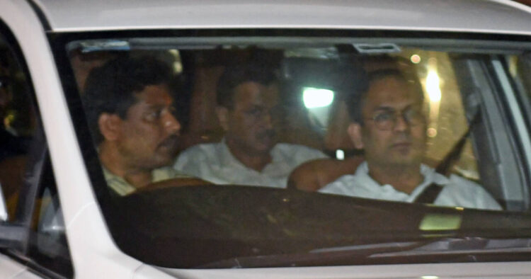 दिल्ली के मुख्यमंत्री अरविंद केजरीवाल को ईडी ने किया गिरफ्तार।
