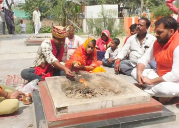 हिना ने इस्लाम त्यागकर सनातन धर्म अपना लिया है। उसने महेश के साथ विवाह भी किया।