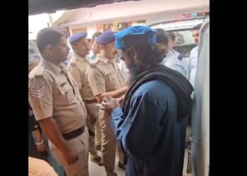 यतीमखाना के पास तैनात पुलिस