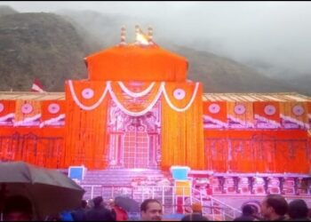 Badrinath dham doors opened PM Modi pooja