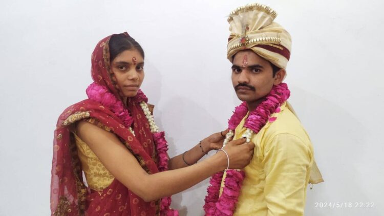 बिजनौर की निशा ने की घर वापसी, बरेली के आश्रम में राजेश को बनाया जीवनसाथी