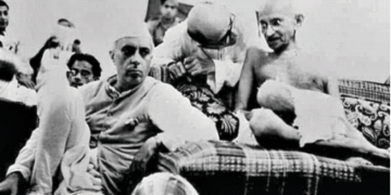 1920 में कांग्रेस के नागपुर अधिवेशन में पहली बार डॉ. हेडगेवार ने पूर्ण स्वराज्य का प्रस्ताव प्रस्तुत किया था