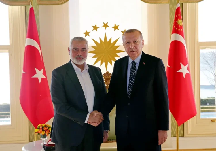 हमास के नेता इस्माइल हानियेह के साथ तुर्किए के राष्ट्रपति एर्दोगन  (फाइल चित्र)