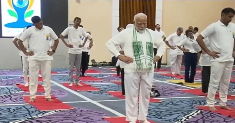 Internation Yoga Day PM Modi in srinagar