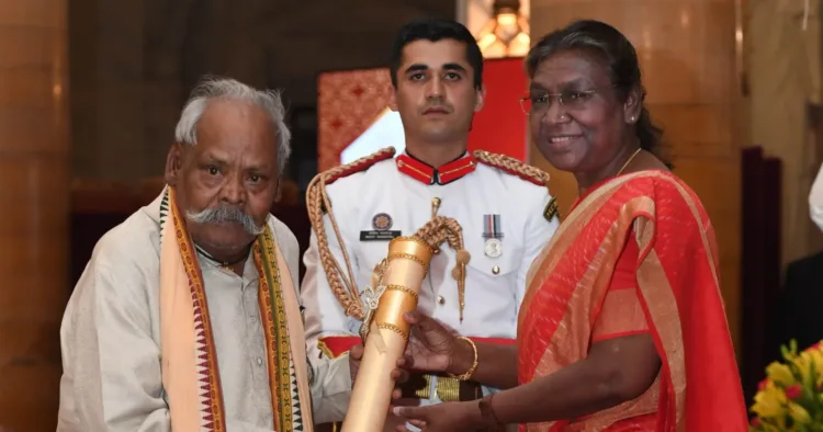 मगुनी चरण कुआंर को पिछले वर्ष राष्ट्रपति ने दिया था पद्मश्री पुरस्कार। (फाइल फोटो)