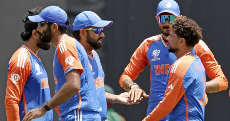 बांग्लादेश के खिलाड़ी का विकेट गिरने के बाद खुशी मनाते भारतीय क्रिकेट टीम के खिलाड़ी