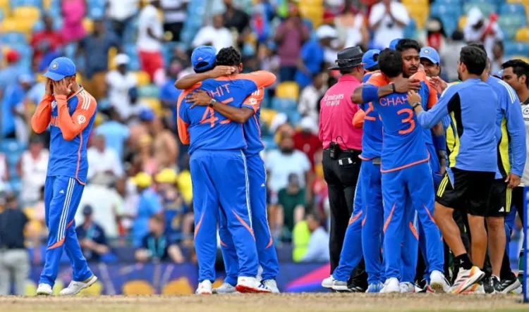 टी 20 विश्वकप जीतने के बाद भारतीय टीम के खिलाड़ी खुशी से रो पड़े। बेहद भावुक कर देने वाला पल।