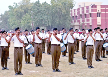 समापन समारोह में घोष का प्रदर्शन करते स्वयंसेवक