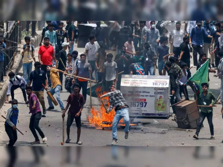 बांग्लादेश में बड़े पैमाने पर हिंसा भड़की थी (फाइल फोटो)