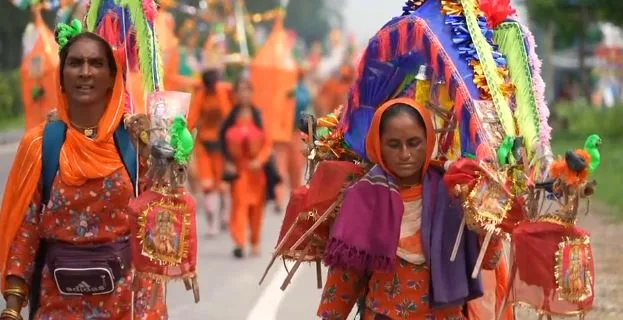 कांवड़ यात्रा में उमड़ रहा नारी शक्ति का ज्वार, दिल में आस्था और जुबां से बम-बम भोले की जय-जयकार