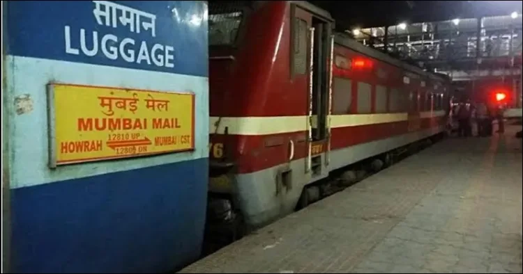 Mumbai Hawra Mail derailed in jharkhand