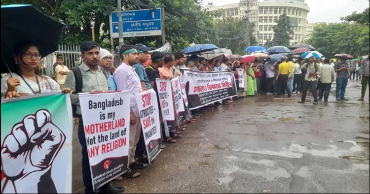 Bangladeshi hindus protesting against muhammad Yunus