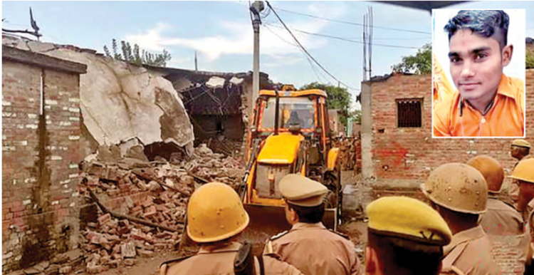 बरेली के गौसगंज गांव में आरोपी मुस्लिमों के अवैध बने घरों पर बुलडोजर कार्रवाई। (प्रकोष्ठ में) तेजाराम