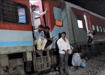 Sabarmati Express derail near Kanpur