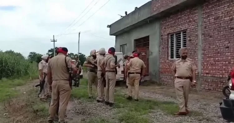 संदिग्ध को की तलाश में सर्च अभियान चलाते हुए पुलिस और सुरक्षा बल - फोटो : संवाद