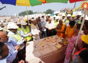 गुरुवार को श्रीराम जन्मभूमि मन्दिर के शिखर पर लगने वाली प्रथम शिला का पूजन किया गया