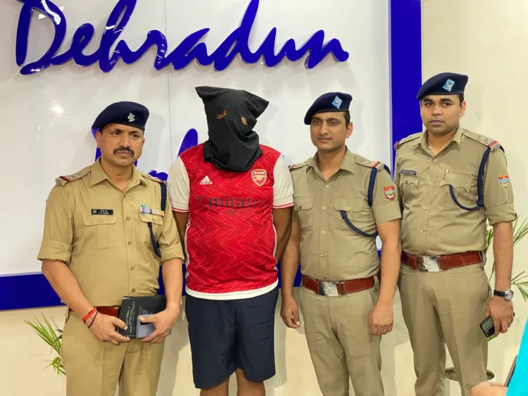 पुलिस की गिरफ्त में ड्रग तस्कर