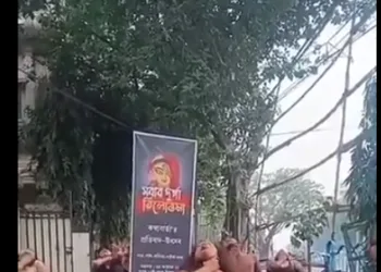 दुर्गा पूजा का उड़ाया गया मजाक (फोटो-सोशल मीडिया)