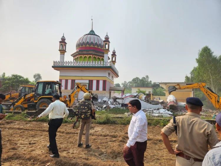 हरिद्वार में सरकारी जमीन पर कब्जा करने की नीयत से बनाई गई थी मजार