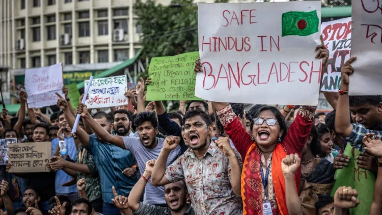 कट्टरपंथियों ने हिन्दू समुदाय के लोगों, मंदिरों, प्रतिष्ठानों पर हमले किए।