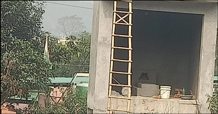 Tomb built on roadside in dehradun