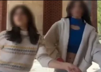 Iran detains two girls for dance