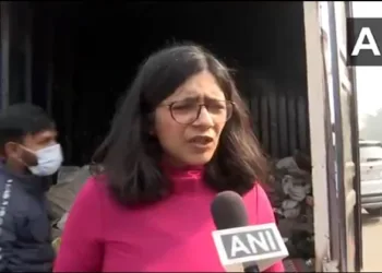 Swati Maliwal protest against Arvind kejriwal