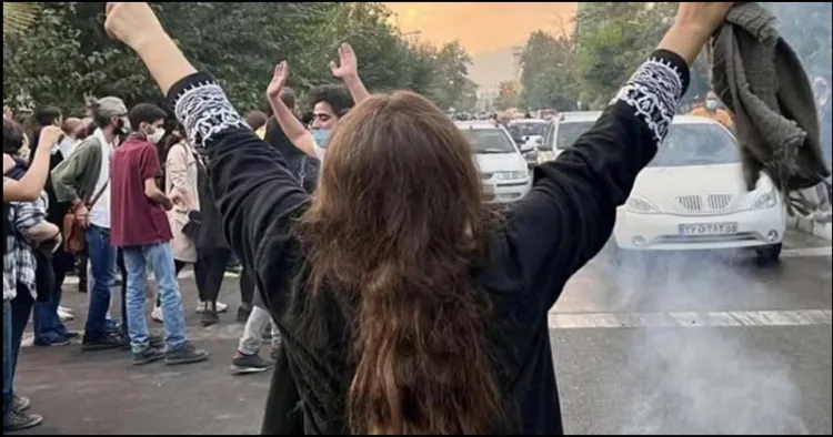 Iran hijab protest women raised slogan dictator death