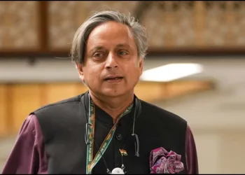 Shashi Tharoor shows mirror to Congress