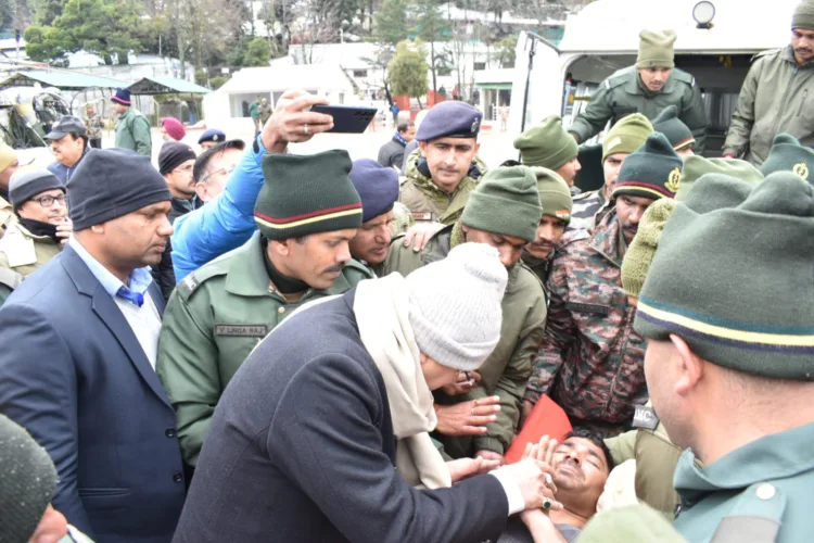 रेस्क्यू स्थल पर सीएम पुष्कर सिंह धामी