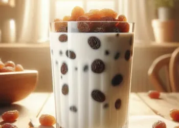 milk mixed with raisins benefits
