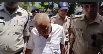 पुलिस की गिरफ्त में आरोपी