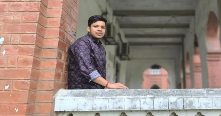 Bangladesh Hindu student beaten by islamist