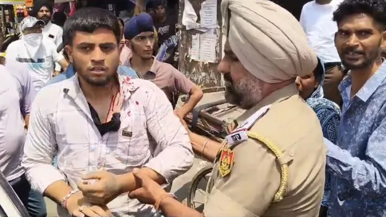 ईसाईयों की गुण्डागर्दी का शिकार हुआ युवक पुलिस को अपनी व्यवथा सुनाते हुए