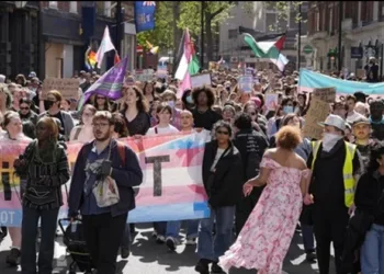 Britain Transgender protest palestinian flag