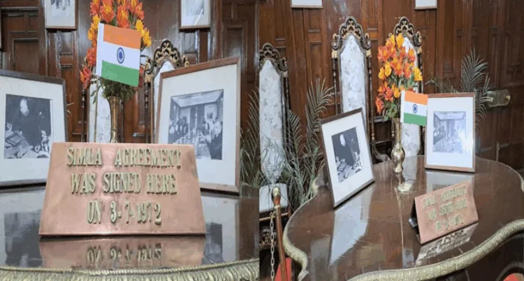 टेबल से हटाया गया पाकिस्तान का झंडा