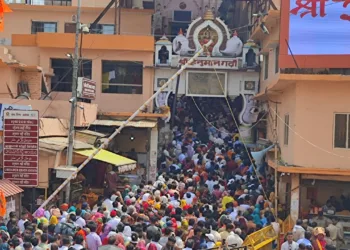 अयोध्या में आस्था से सराबोर भक्त