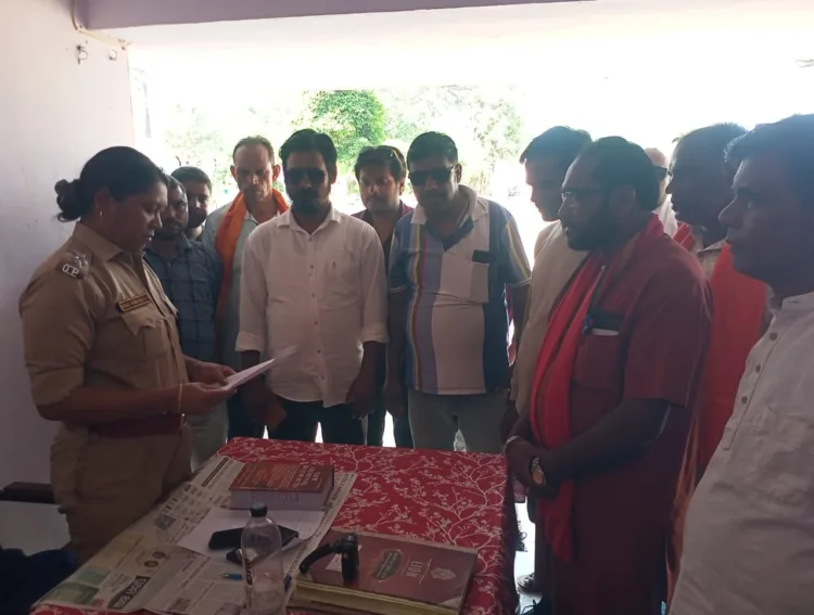 कन्वर्जन को लेकर ग्रामीणों ने पुलिस को दी शिकायत।
