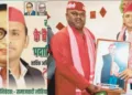 बाबा साहब की आधी फोटो के साथ अखिलेश यादव का पोस्टर