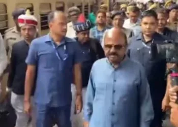 दंगा पीड़ितों के हाल जानने पहुंचे राज्यपाल