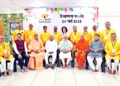 माधव नेत्रालय के शिलान्यास समारोह में  सरसंघचालक श्री मोहनराव भागवत और श्री नरेंद्र मोदी के साथ (बाएं से) श्री देवेंद्र फडणवीस, स्वामी अवधेशानंद जी महाराज, स्वामी गोविंददेव गिरि जी , श्री नितिन गडकरी  व अन्य