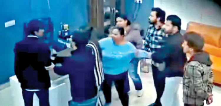 गत माह पादरी बजिंदर सिंह का महिला से मारपीट करते वीडियो वायरल हुआ