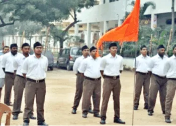 संघ की शाखा एक विस्तारित परिवार ही होती है, हर स्वयंसेवक परिजन की तरह एक-दूसरे की और उसके परिवार की चिंता करता है (फाइल चित्र)