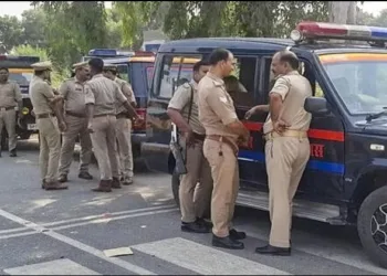 Pakistani civilion in kashi